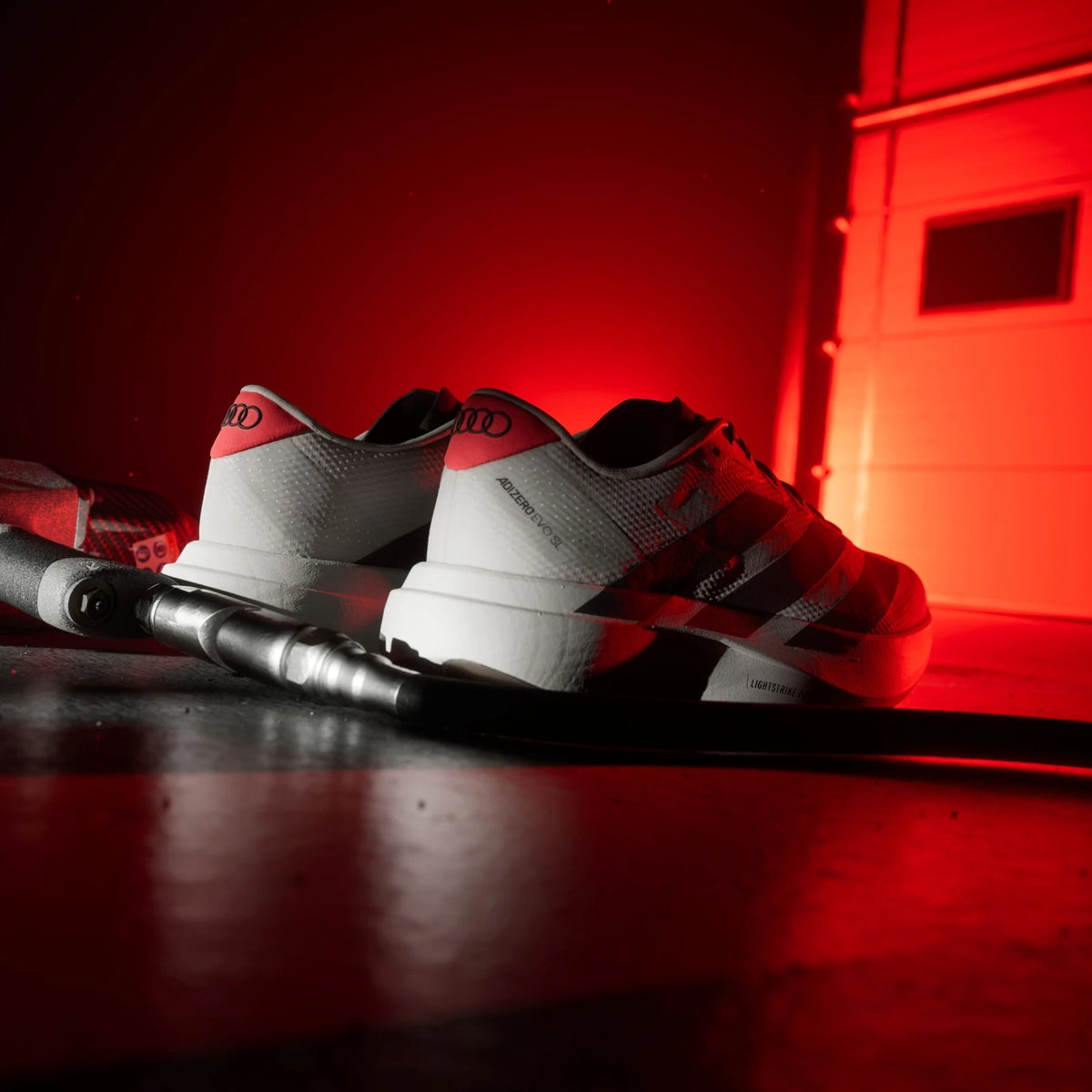 Adidas TÊNIS ADIZERO EVO SL WOVEN AUDI REVOLUT F1 TEAM Chalk Pearl