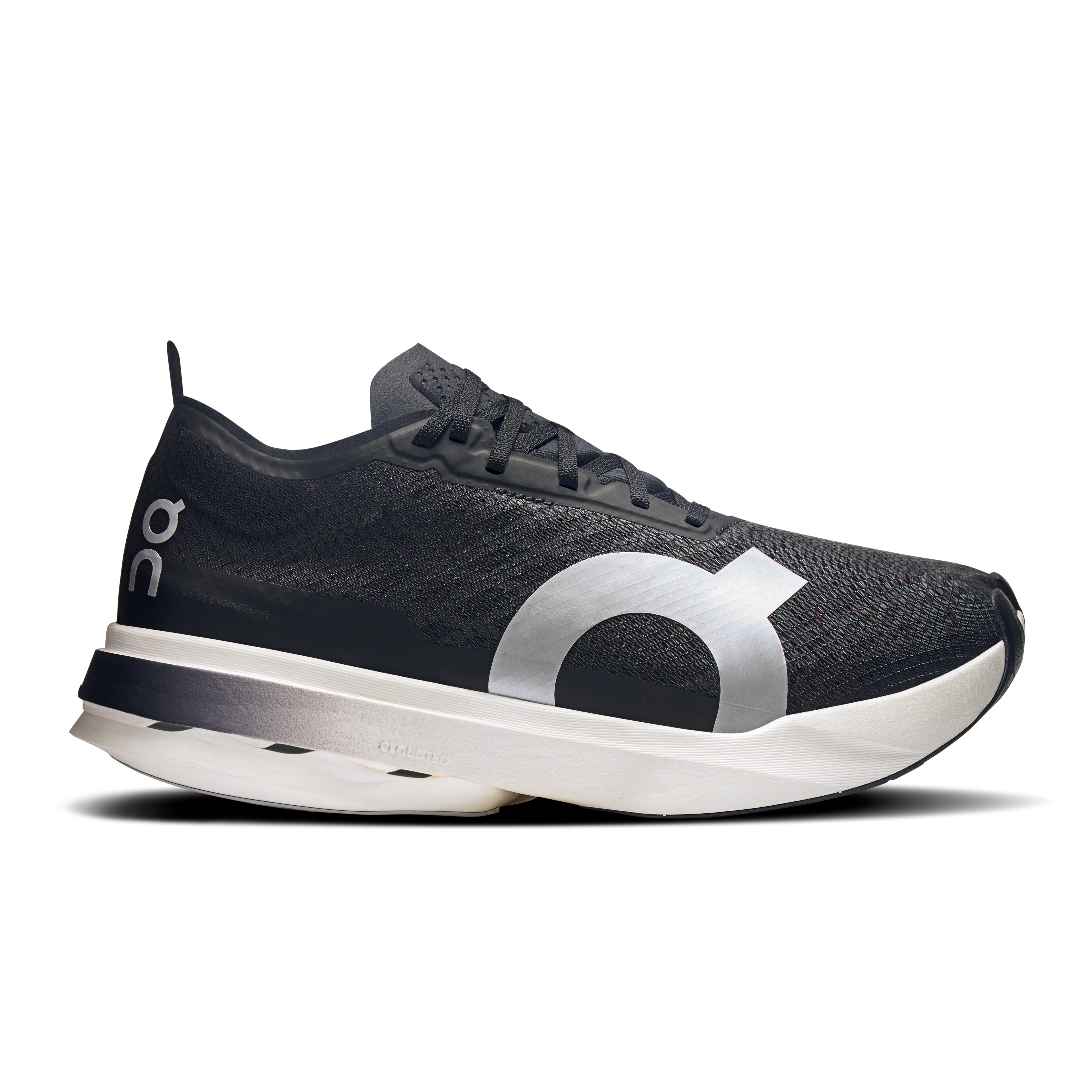 On Cloudboom Strike Feminino Black White
