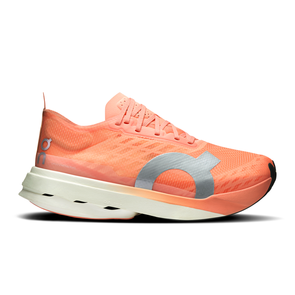 On Cloudboom Strike Feminino Sunstone White