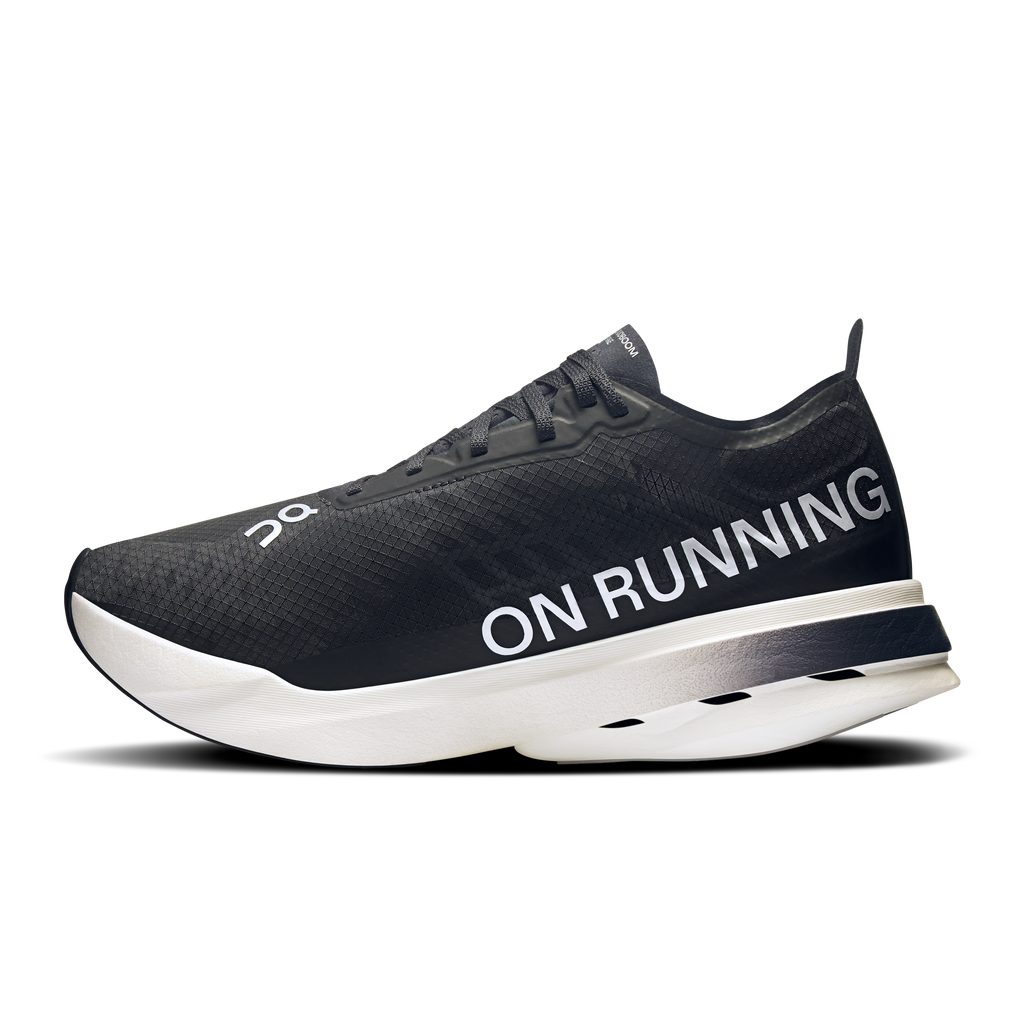On Cloudboom Strike Feminino Black White