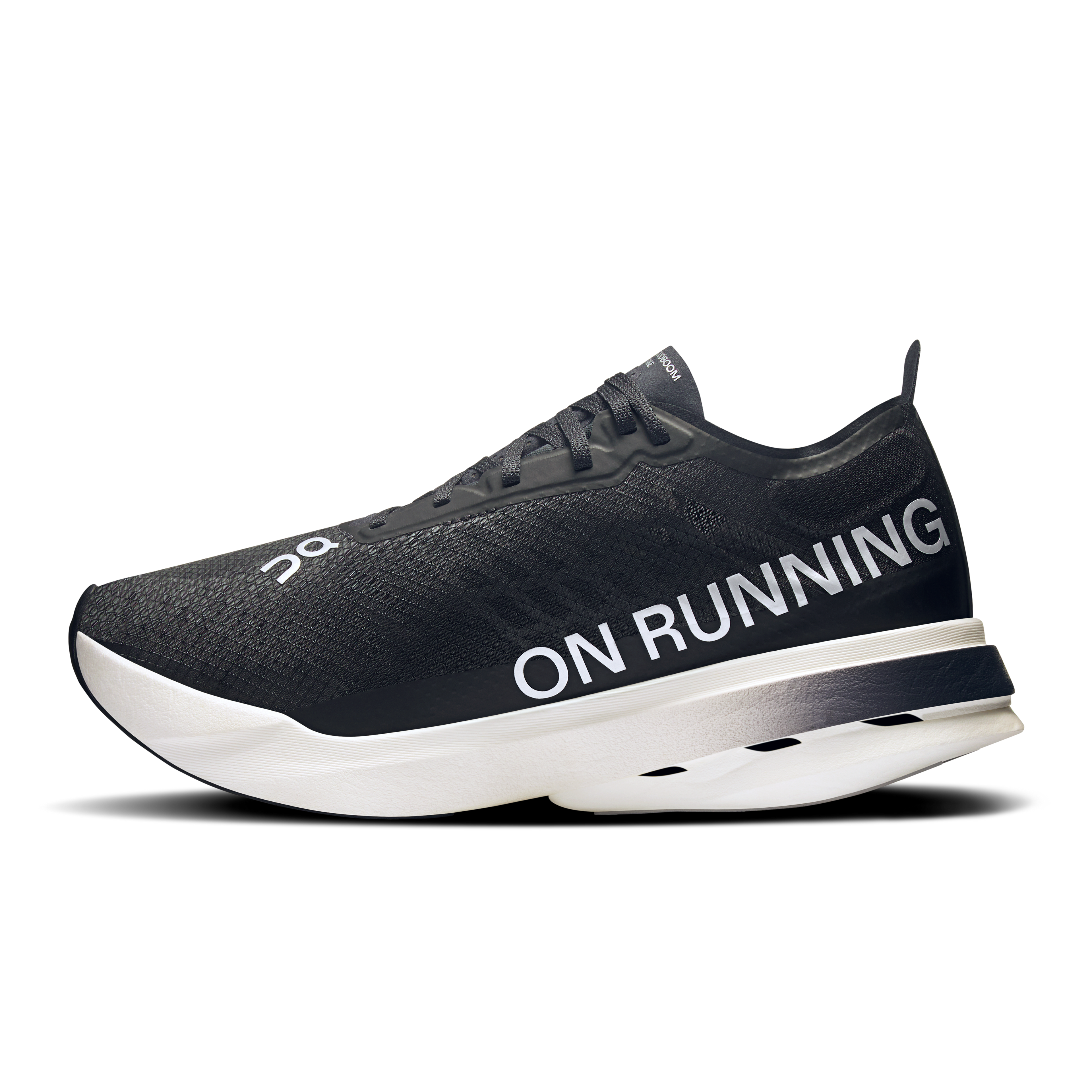 On Cloudboom Strike Feminino Black White
