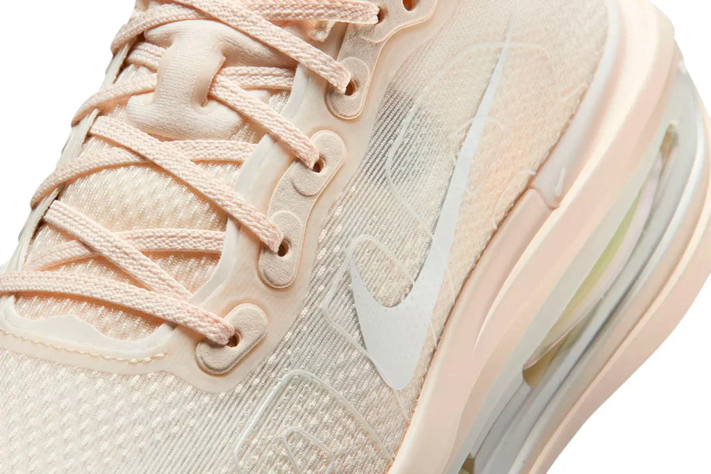 Nike Vomero Premium Chalk Bege
