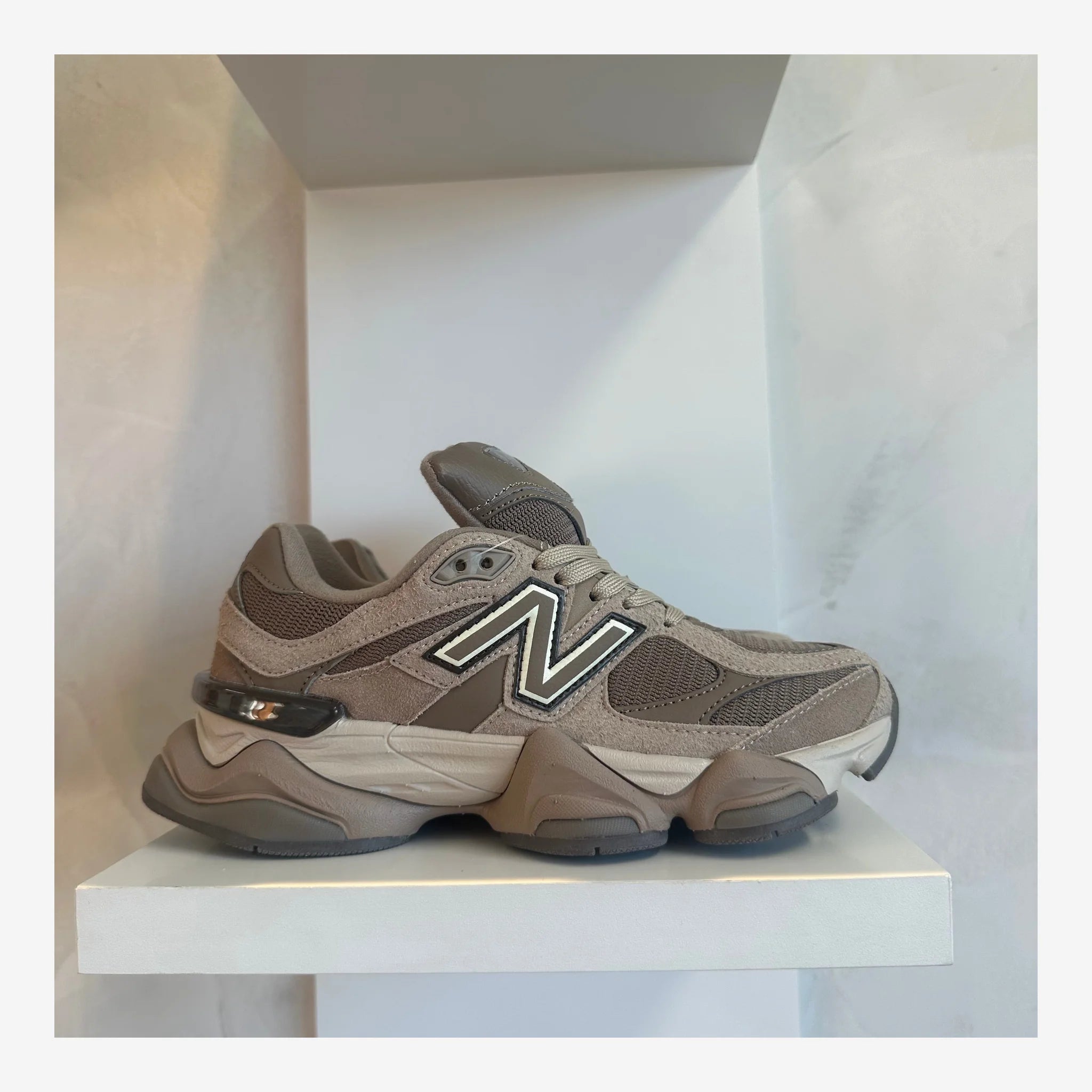 New Balance 9060 Mushroom Timberwolf (Pronta Entrega)