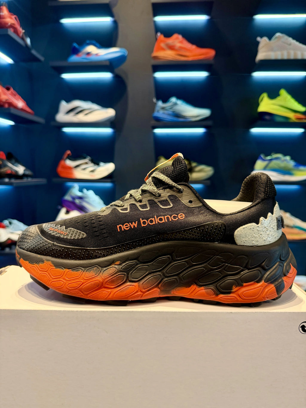 New Balance Tênis Fresh Foam X Trail More V3 Corrida - Preto e Laranja