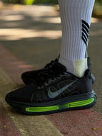 Tênis Nike Vomero Air Premium - Preto/Verde Neon