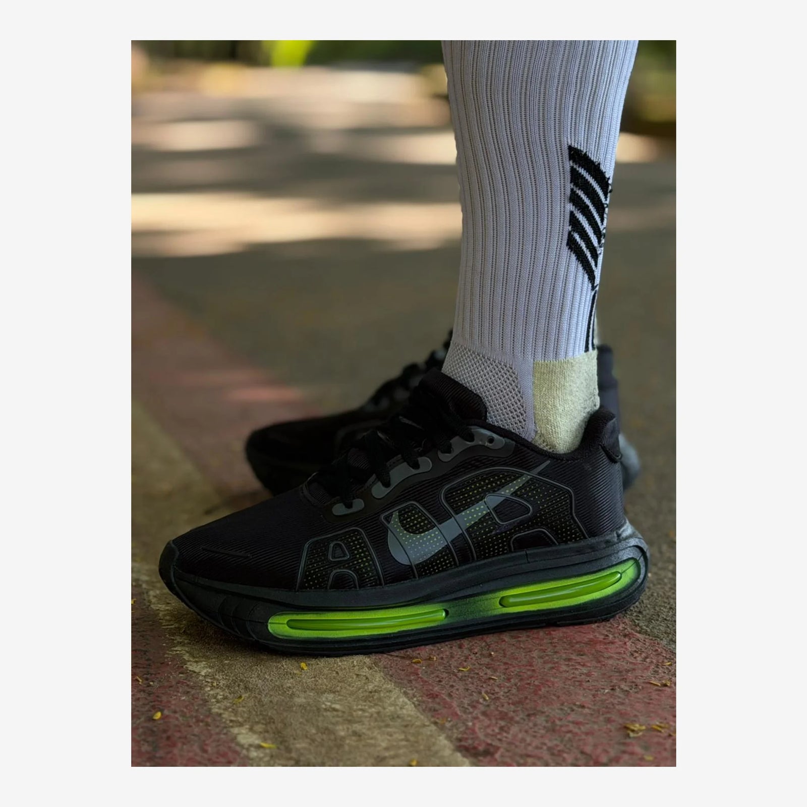Tênis Nike Vomero Air Premium - Preto/Verde Neon