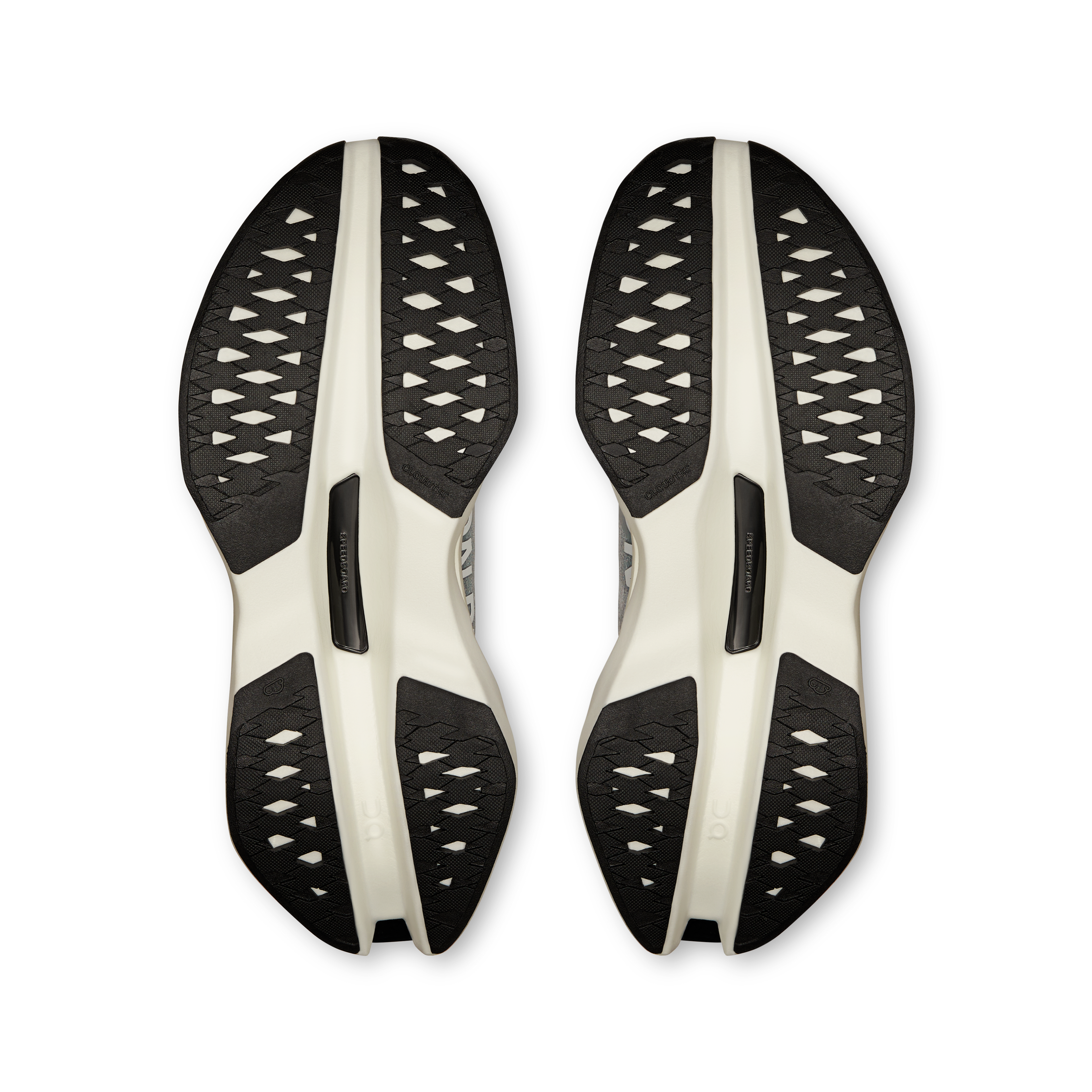 On Cloudboom Max Feminino White Black