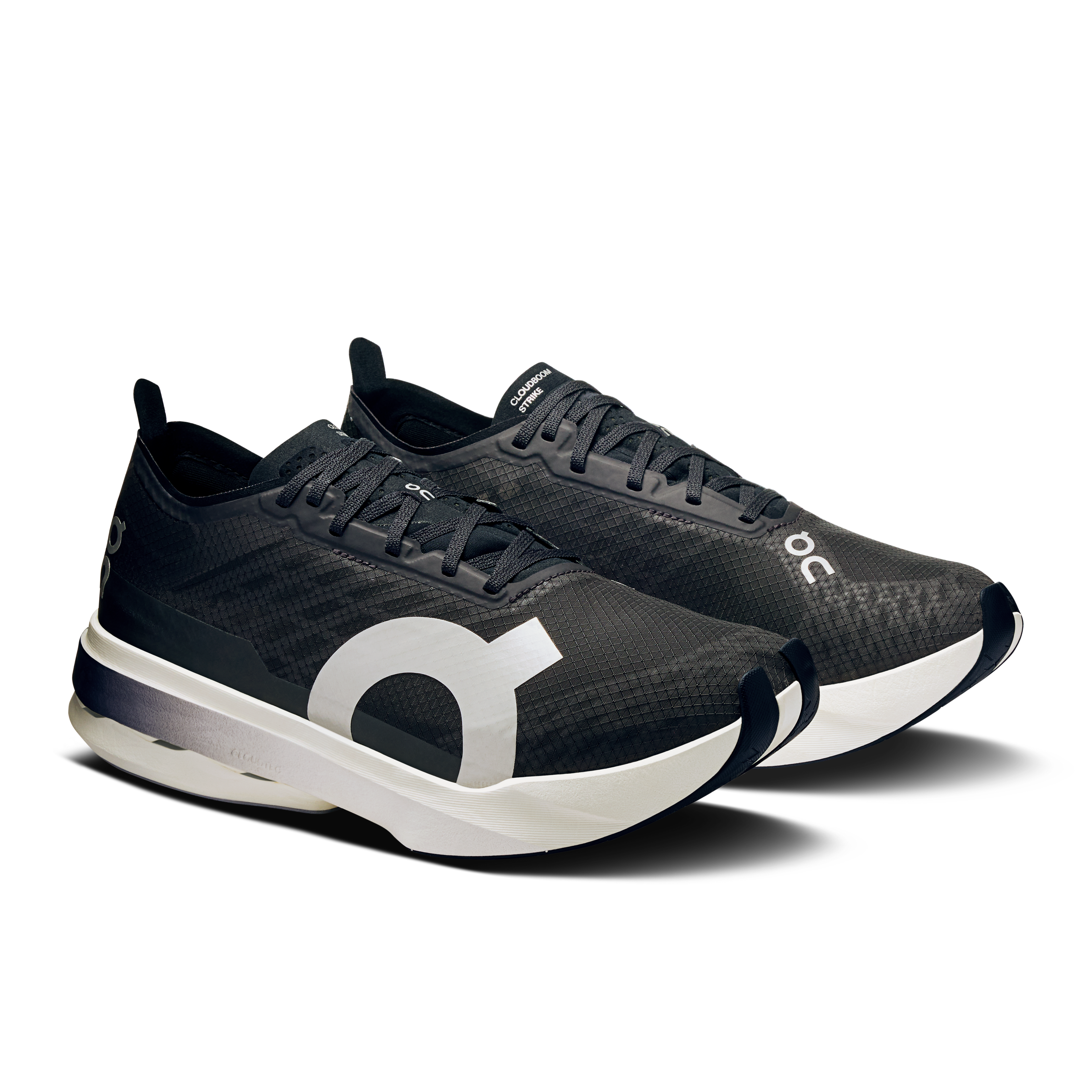 On Cloudboom Strike Feminino Black White