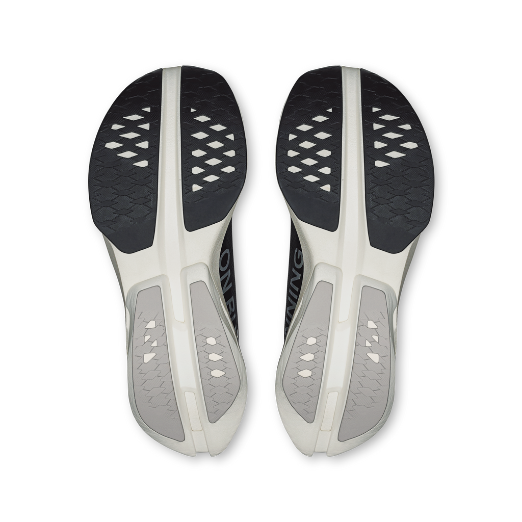 On Cloudboom Strike Feminino Black White