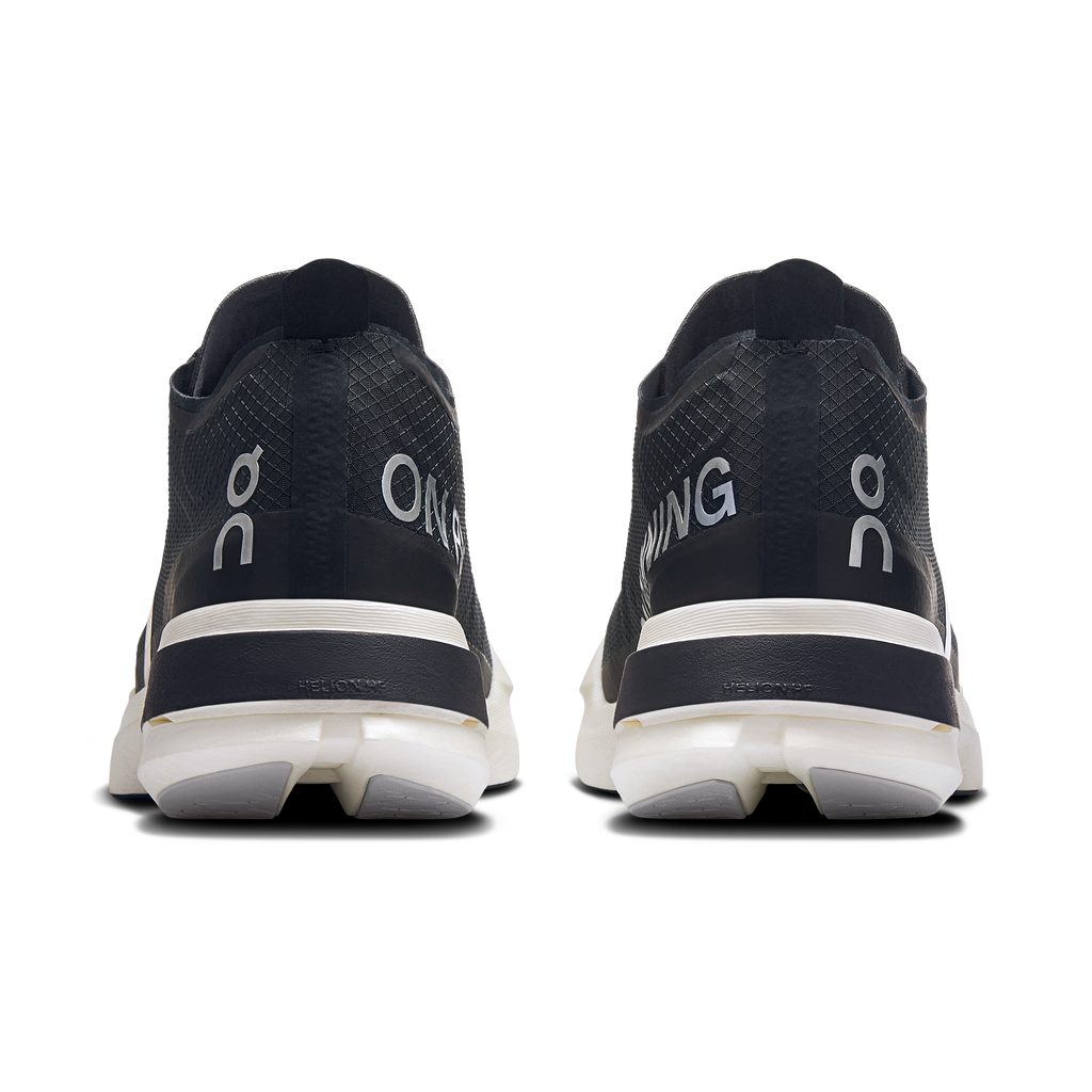 On Cloudboom Strike Feminino Black White
