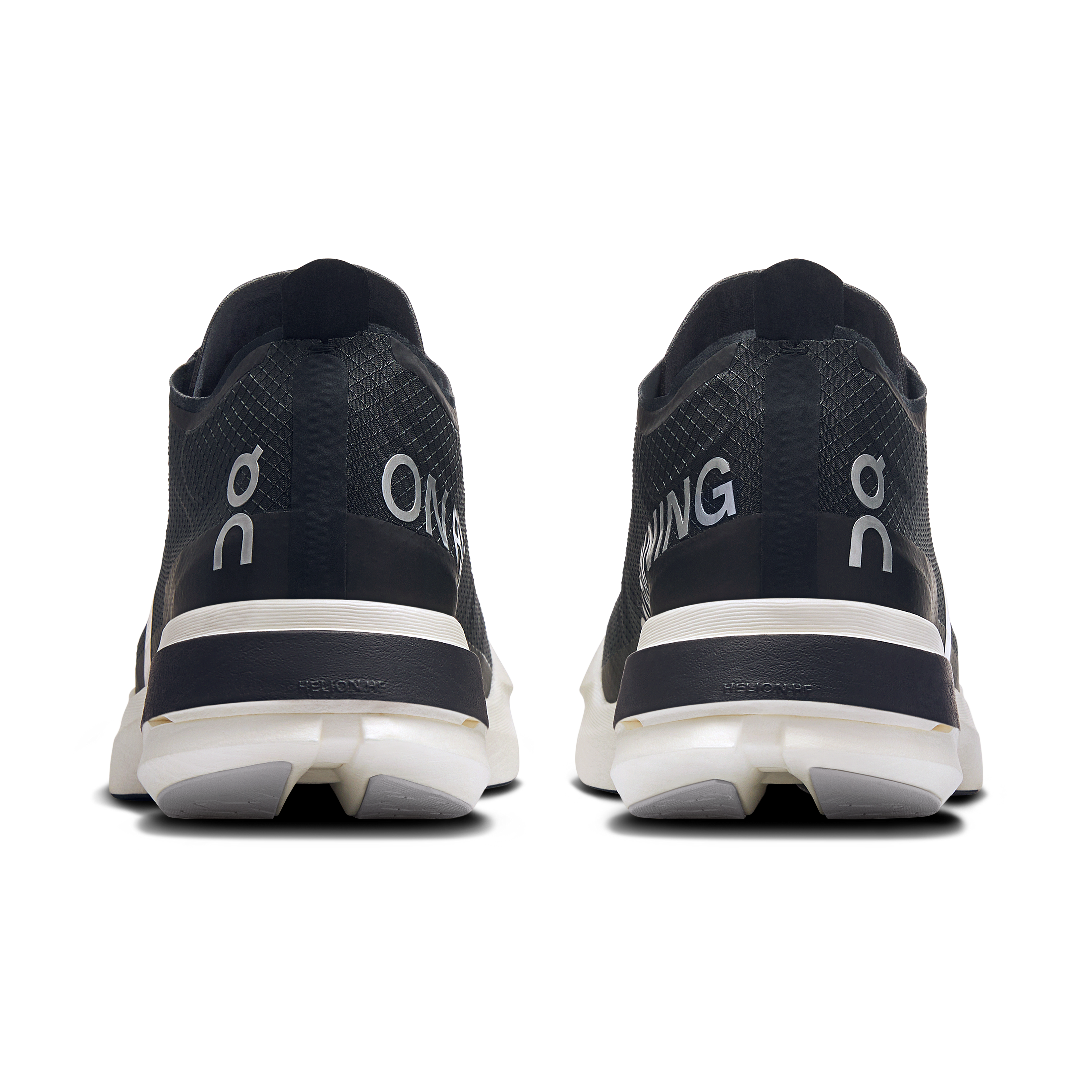 On Cloudboom Strike Feminino Black White