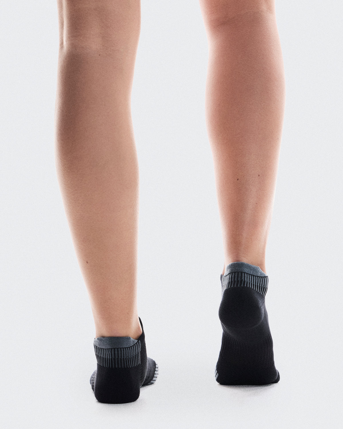 ON Performance Run Sock Low Preto